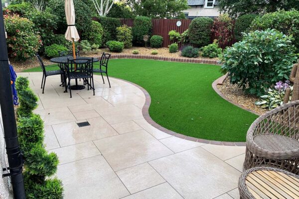 03-Patio-artificial-grass-landscaping-kerbs-and-decorative-edge-detail-by-Stow-Construction-and-Landscaping-in-Cardrona-Peebles-Scottish-Borders-02